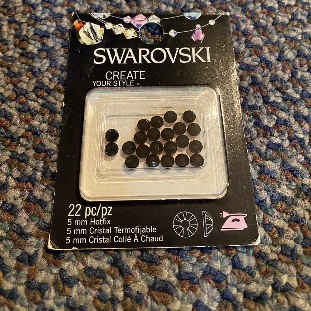 Swarovski create your style hotfix gems. 22 pcs. NWT. Fast shipping.